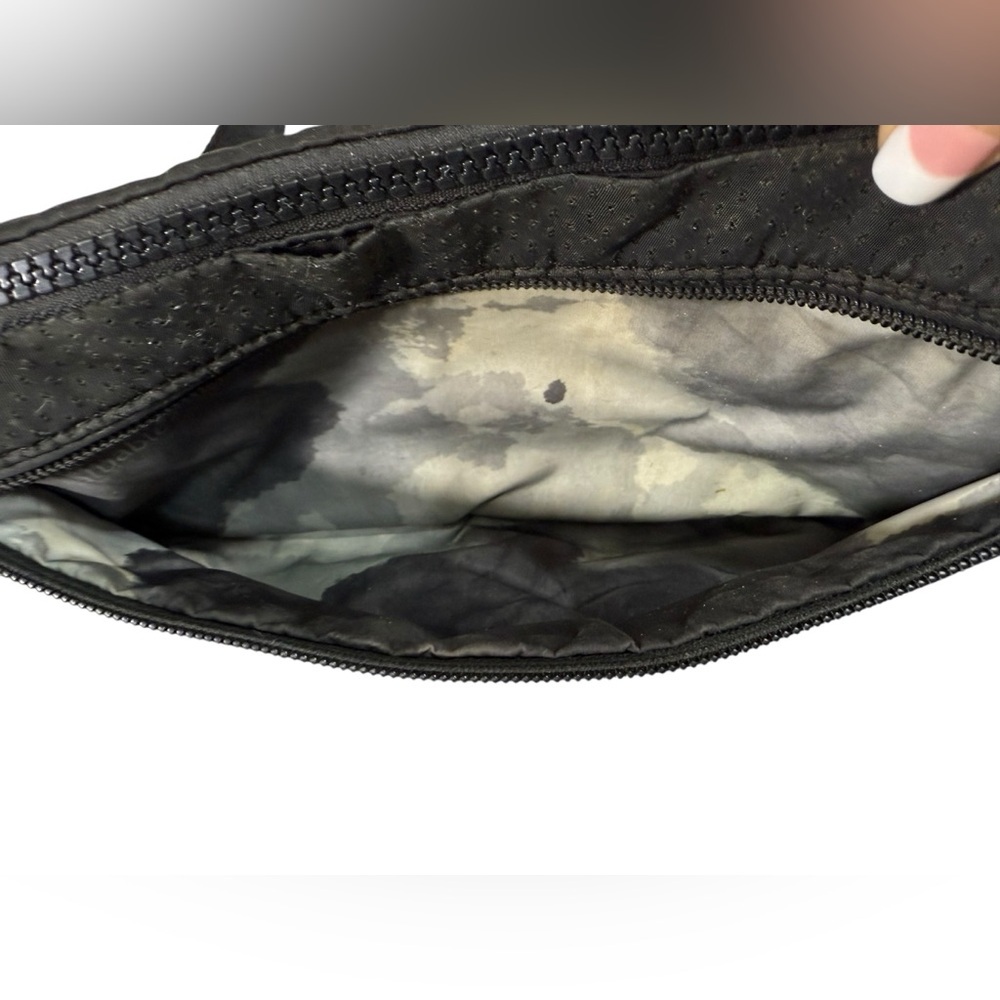 AC11 Lululemon Black Free Spirit Bag Belt Bag/Crossbody - Picture 8 of 15